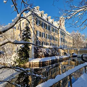 Wohnen Im Wasserschloss Sandizell Gasthof